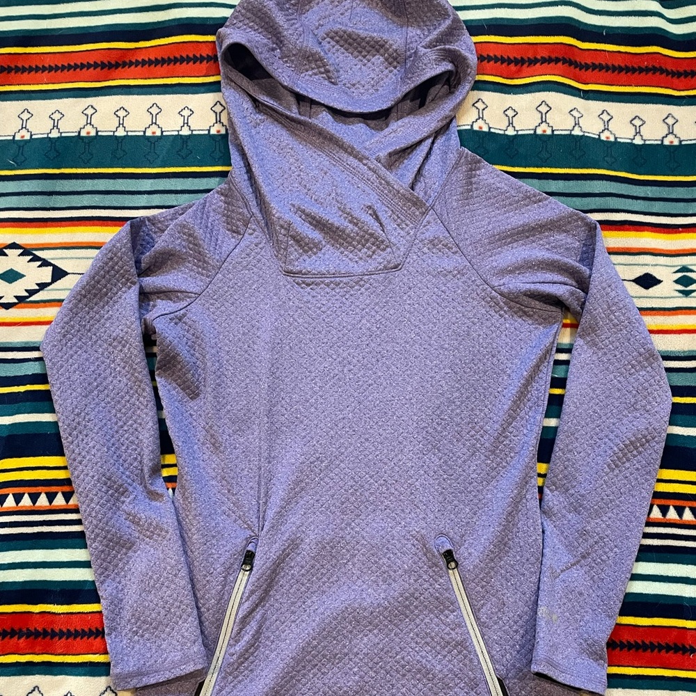 Burton Women’s Size Small hoodie purple, Excellent condition.